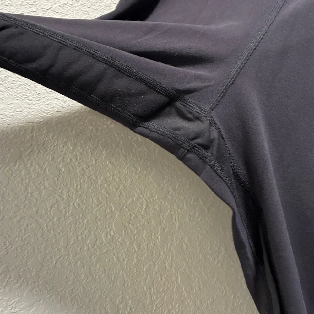 Lululemon Black Align 17” Crop Highrise Leggins - Picture 4 of 10